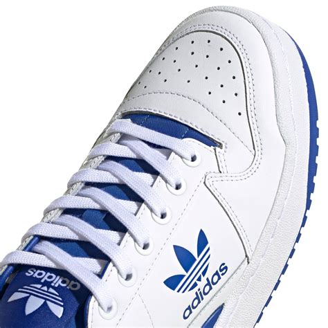 wit met blauw adidas|Witte sneakers .